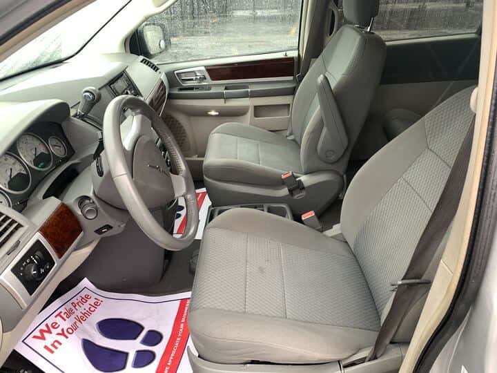 2010 Chrysler Town & Country 7