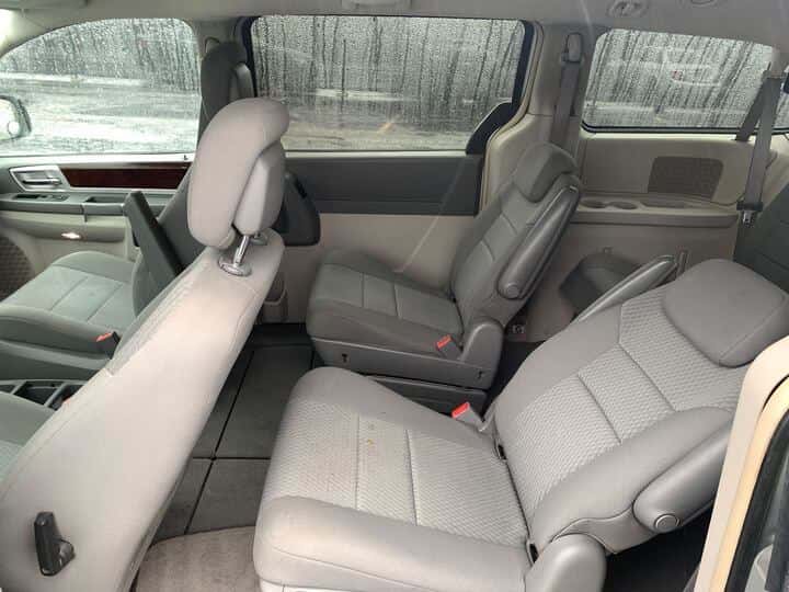 2010 Chrysler Town & Country 12