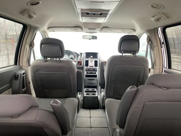 2010 Chrysler Town & Country 14