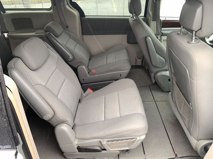 2010 Chrysler Town & Country 13