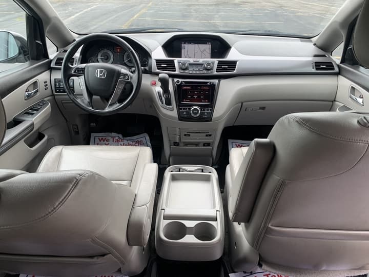 Vehicle image 13