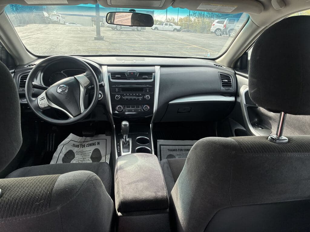 Vehicle image 10