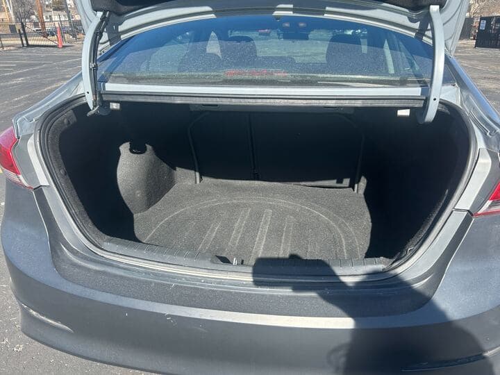 2017 Hyundai Elantra 16