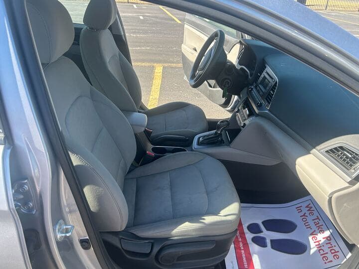 2017 Hyundai Elantra 11