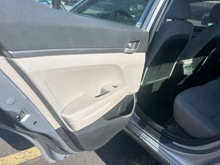 2017 Hyundai Elantra 14