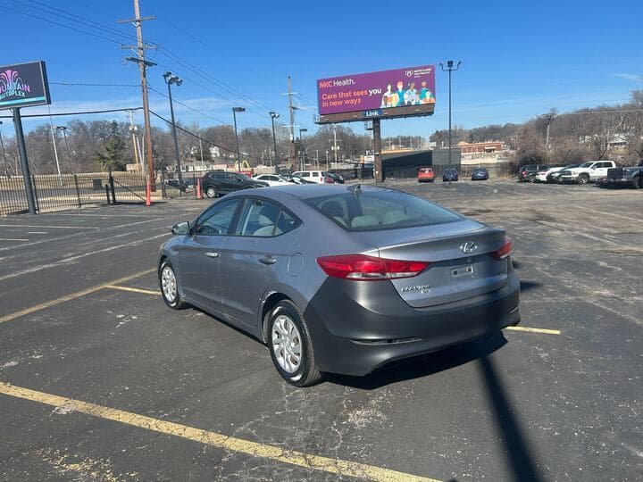 2017 Hyundai Elantra 4