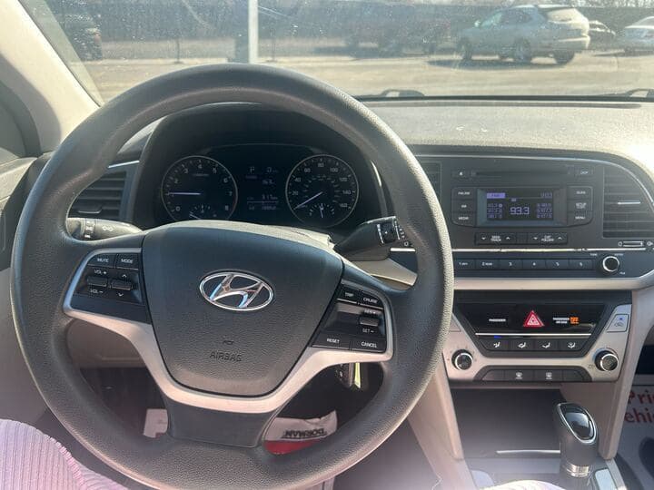 2017 Hyundai Elantra 8