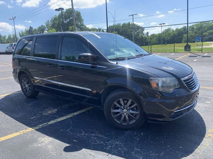 2015 Chrysler Town & Country 2