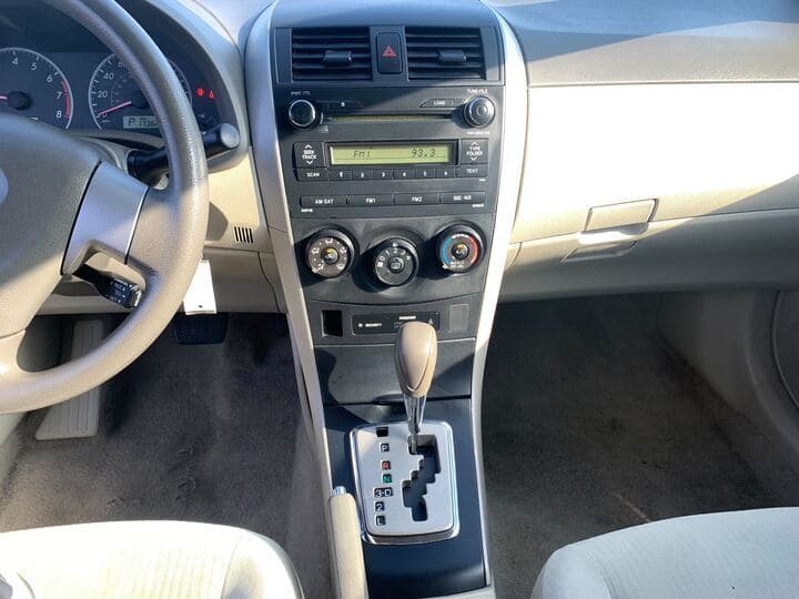 2010 Toyota Corolla 9