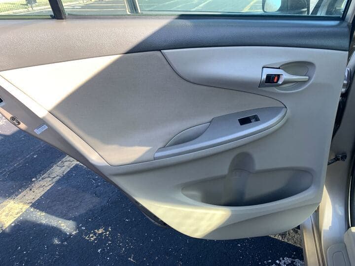 2010 Toyota Corolla 12