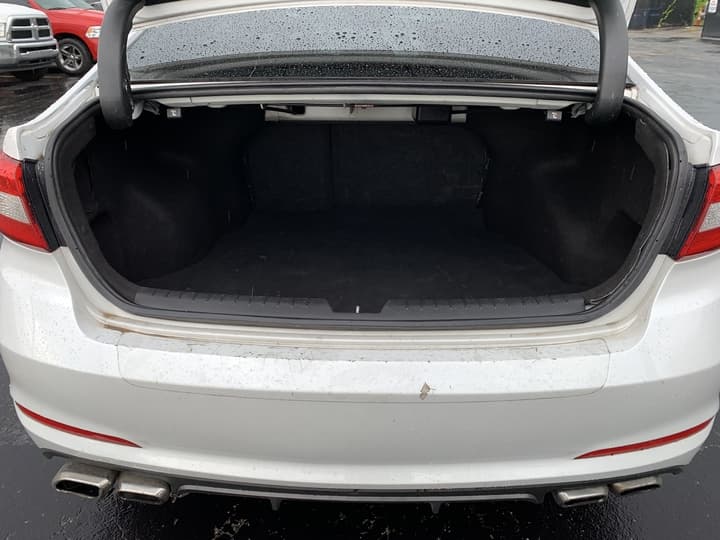 Vehicle image 16