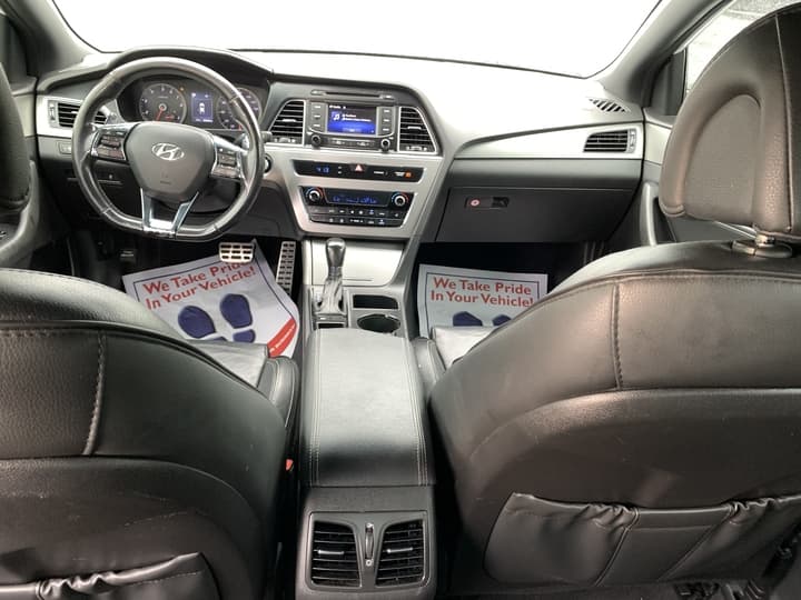 Vehicle image 15