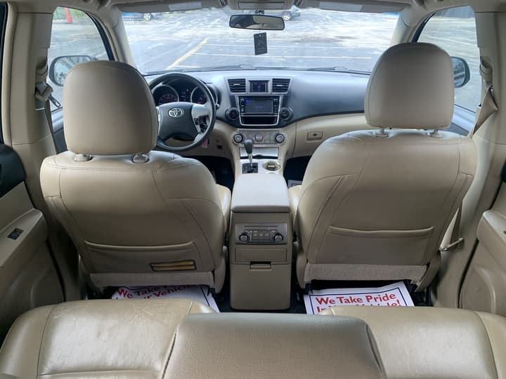 Vehicle image 16