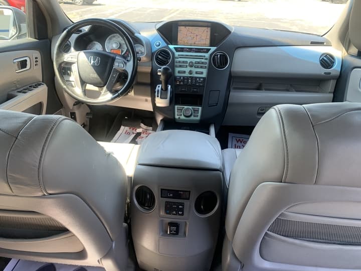 Vehicle image 16