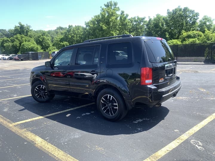 Vehicle image 4