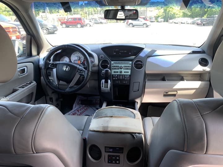 Vehicle image 16