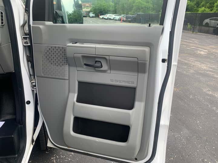 2014 Ford E-Series Van 10
