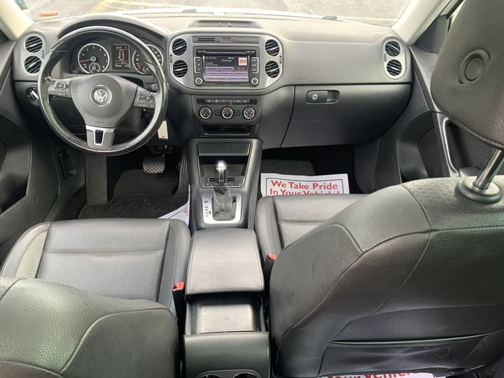 Vehicle image 16
