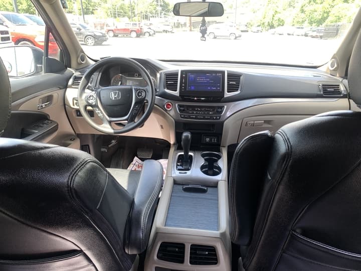 Vehicle image 16