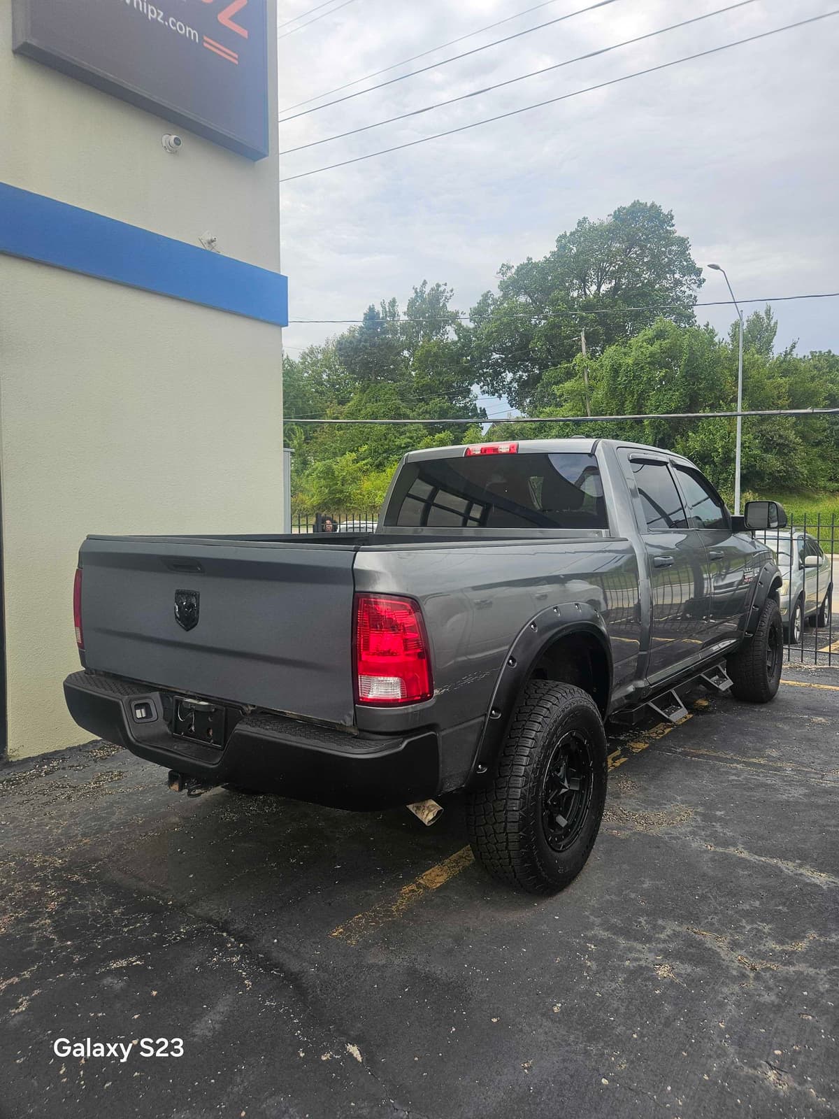 Vehicle image 3