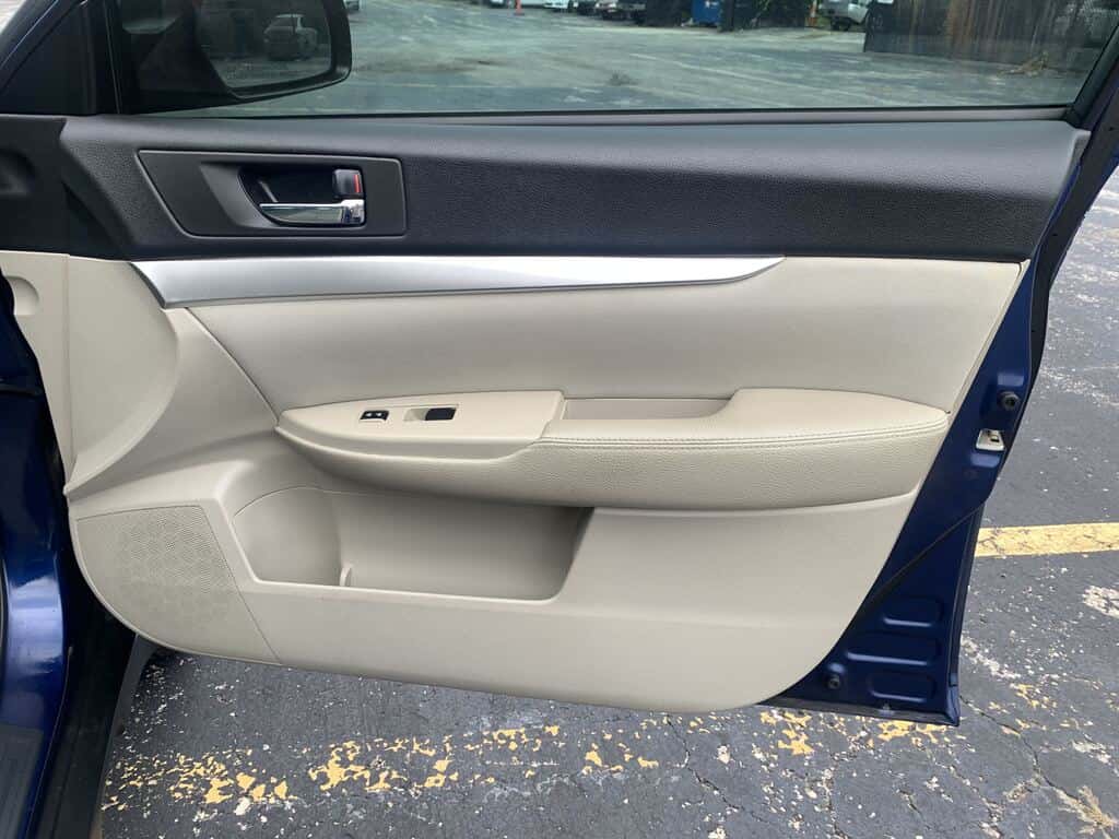 2010 Subaru Outback 9