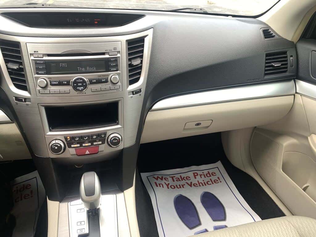 2010 Subaru Outback 8