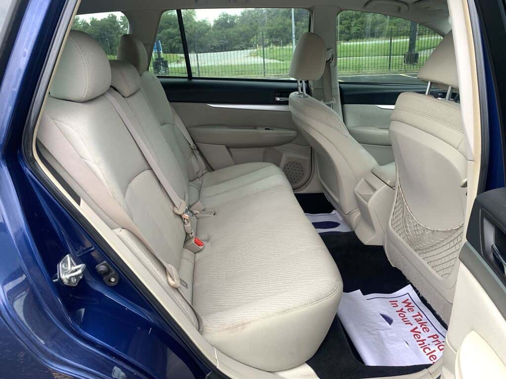 2010 Subaru Outback 13