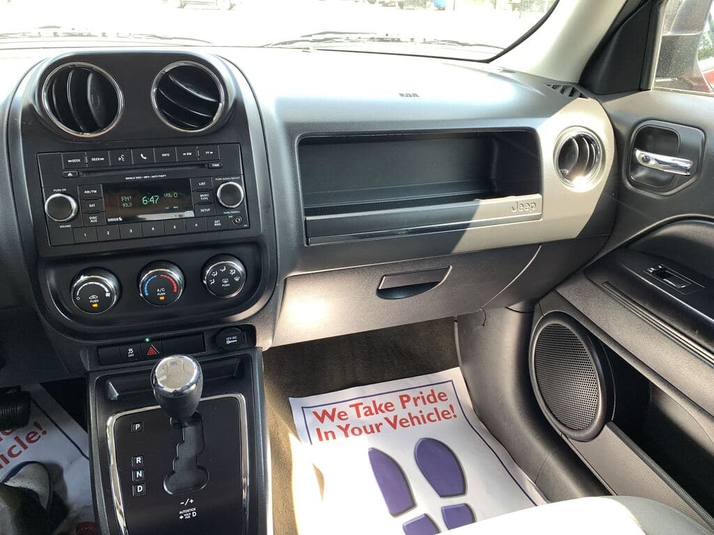 Vehicle image 7