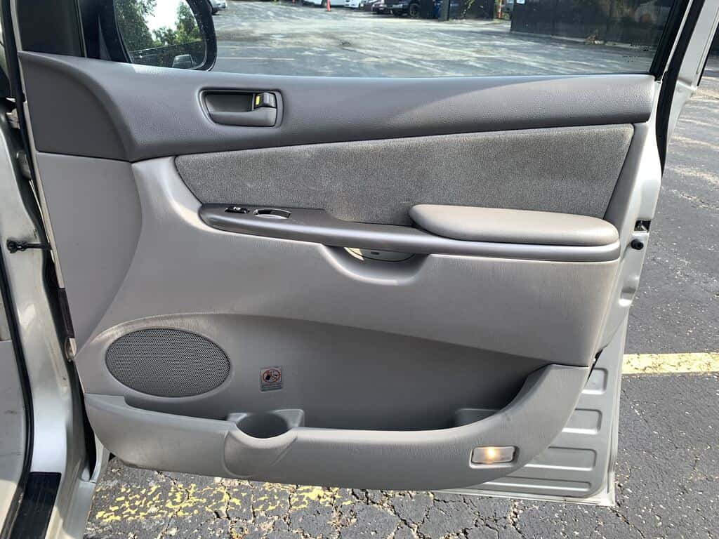2008 Toyota Sienna 9