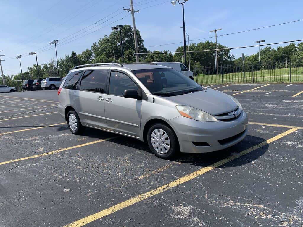 2008 Toyota Sienna 2