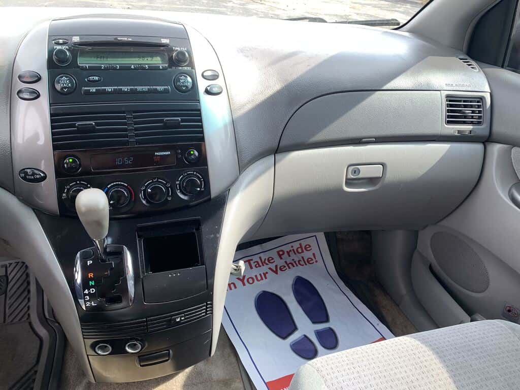 2008 Toyota Sienna 8